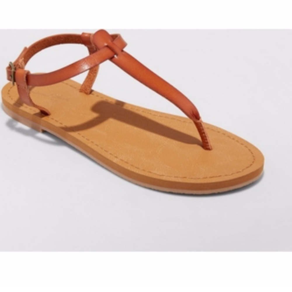 Universal Thread Tan Brown Leather T-Strap Sandals